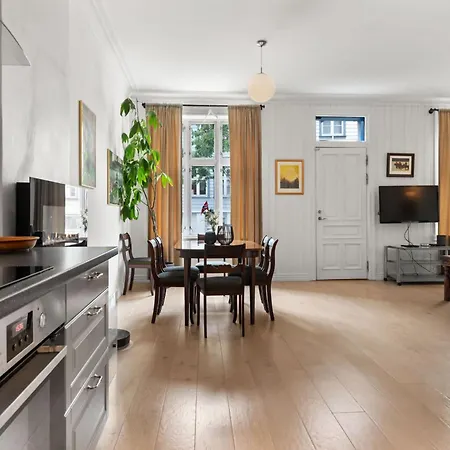 아파트 Unique And Spacious Home In Bergens Most Charming Area *
