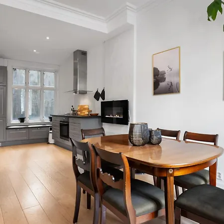 아파트 Unique And Spacious In Bergens Charming Area 베르겐