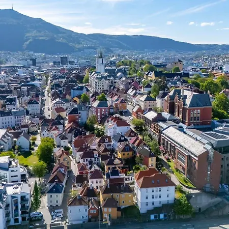 아파트 Unique And Spacious In Bergens Charming Area